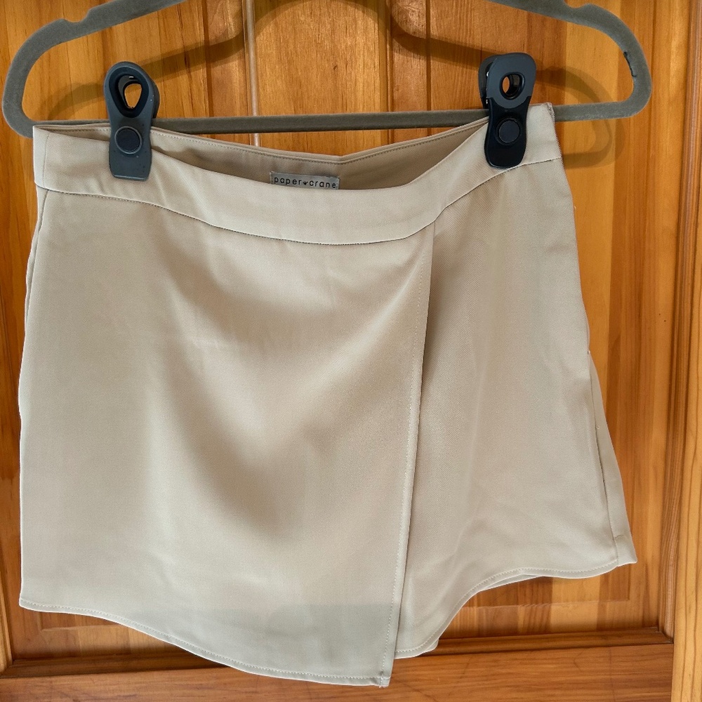 SK 25 NWT Paper and Crane Tan Skort With Side Zip